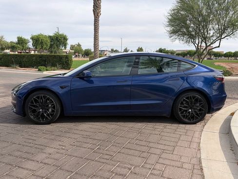 Used 2022 Tesla Model 3 Long Range AWD/4WD image 5