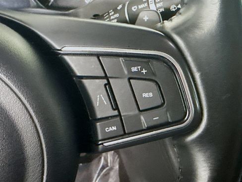 Used 2020 Jaguar F-PACE Premium image 15