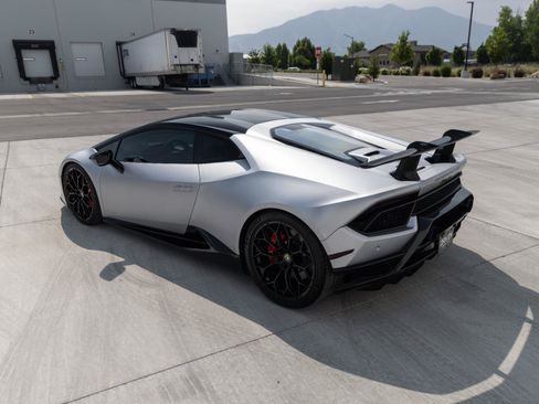 Used 2018 Lamborghini Huracan AWD/4WD image 15