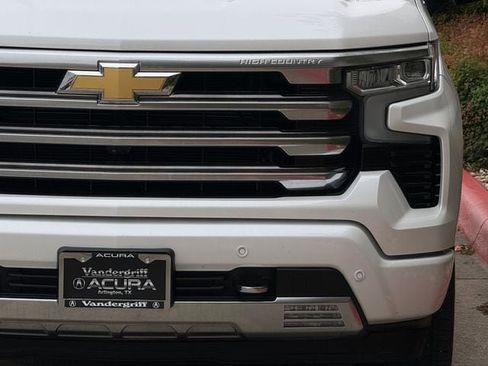 Used 2025 Chevrolet Silverado 1500 High Country AWD/4WD image 10