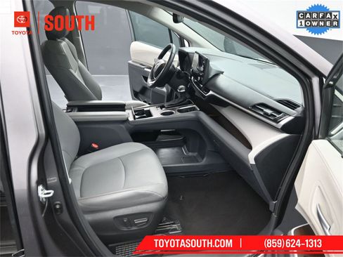 Used 2023 Toyota Sienna XLE image 39
