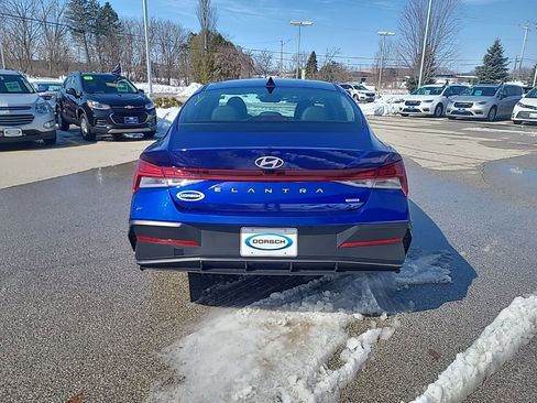 Used 2025 Hyundai Elantra Limited image 4