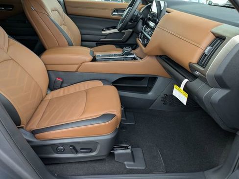 New 2025 Nissan Pathfinder Platinum image 34