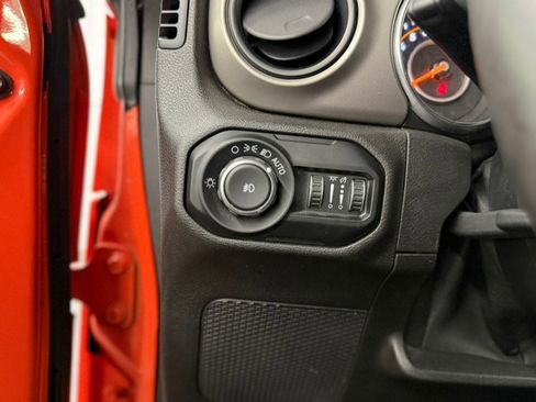 Used 2018 Jeep Wrangler Unlimited Sport S AWD/4WD image 26