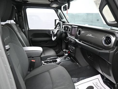 Used 2023 Jeep Wrangler Unlimited Sahara w/ Cold Weather Group AWD/4WD image 30