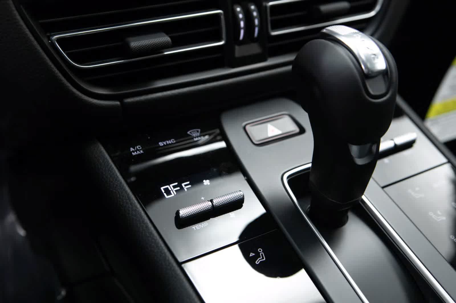 Certified 2026 Porsche Macan AWD/4WD image 26