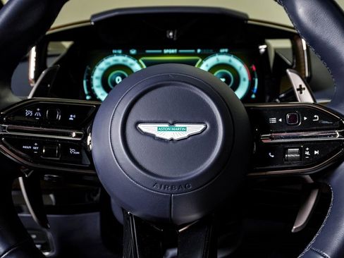 Used 2025 Aston Martin V8 Vantage Coupe image 26