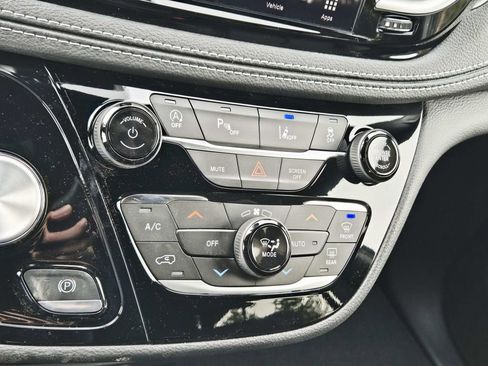 New 2026 Chrysler Pacifica Select image 26