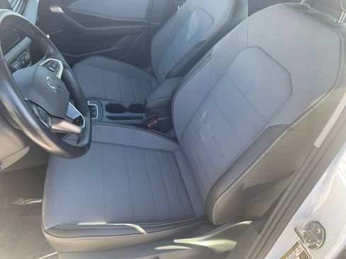 Used 2025 Volkswagen Jetta SE FWD image 12