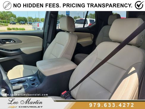 Used 2024 Chevrolet Traverse LT FWD image 16