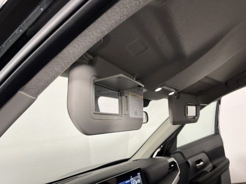 Used 2025 Nissan Kicks SV FWD image 29