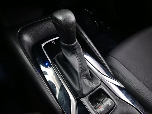 Used 2021 Toyota Corolla LE image 20