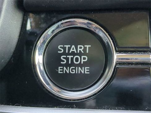 Used 2024 Mitsubishi Outlander SE image 28