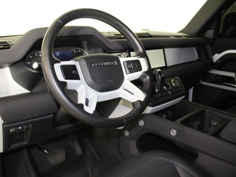 Used 2023 Land Rover Defender 90 S image 4