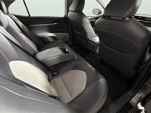 Used 2019 Toyota Camry XLE image 34