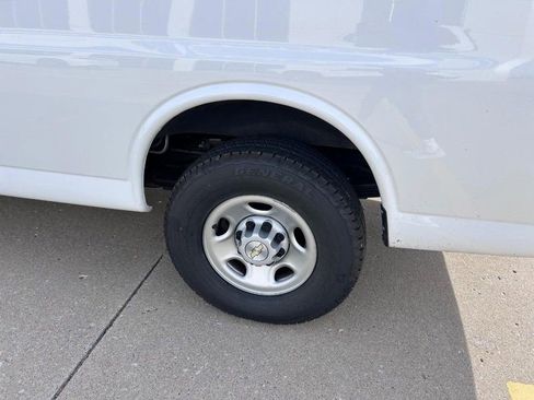 Used 2022 Chevrolet Express 3500 LS image 5