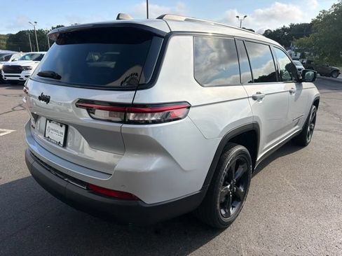 Used 2023 Jeep Grand Cherokee L Laredo AWD/4WD image 5
