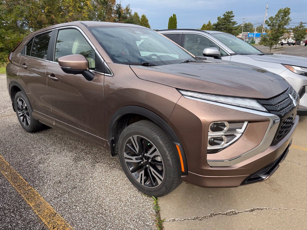 Used 2024 Mitsubishi Eclipse Cross SEL AWD/4WD image 3