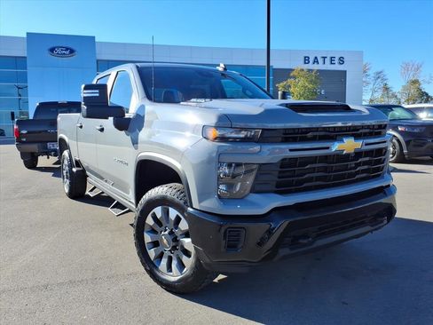 Used 2024 Chevrolet Silverado 2500 Custom w/ Custom Convenience Package image 1
