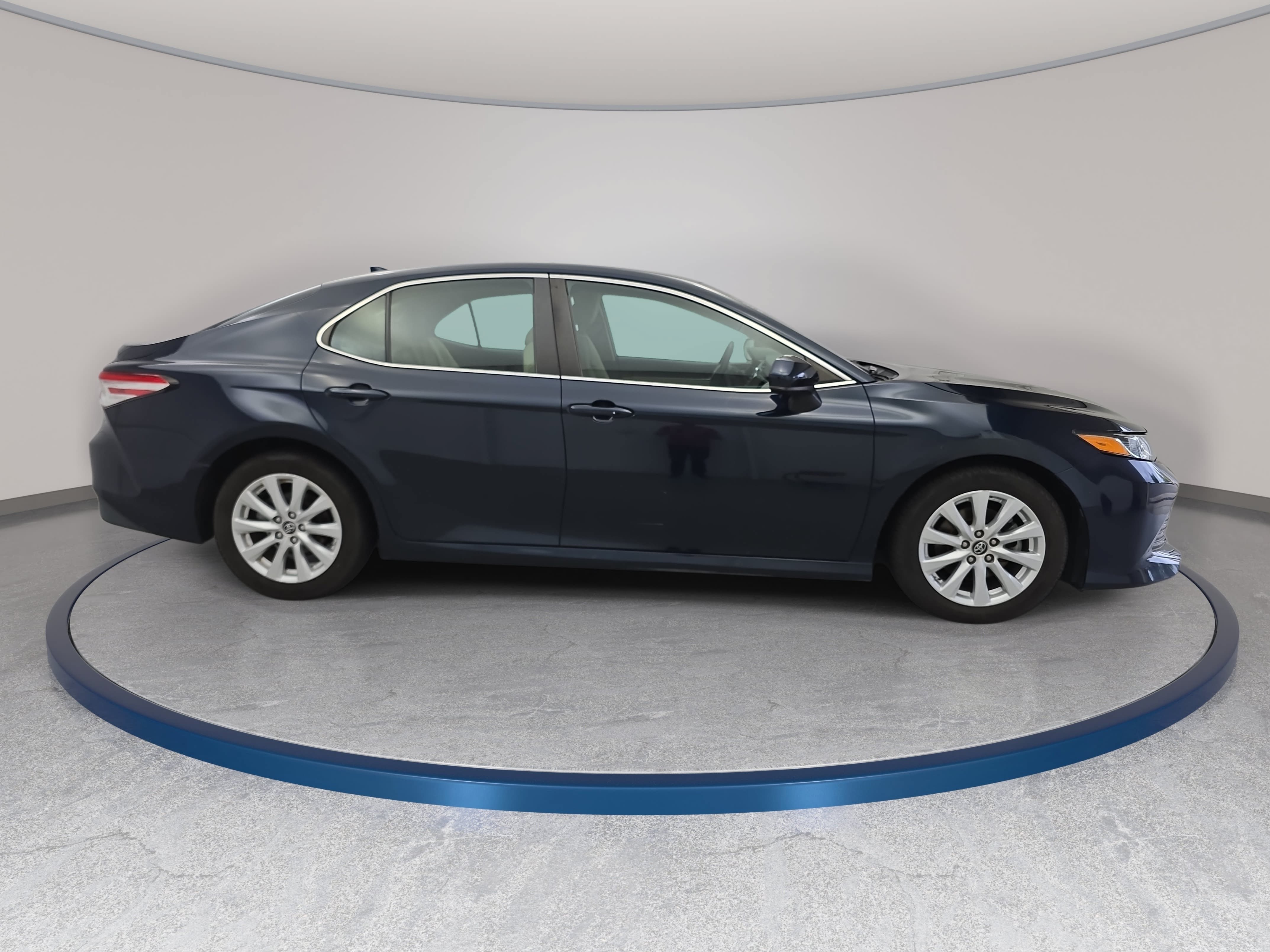 Used 2019 Toyota Camry LE FWD image 4
