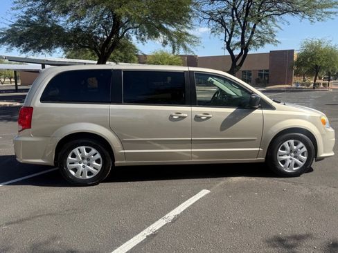 Used 2016 Dodge Grand Caravan SE w/ Quick Order Package 29E SE FWD image 15
