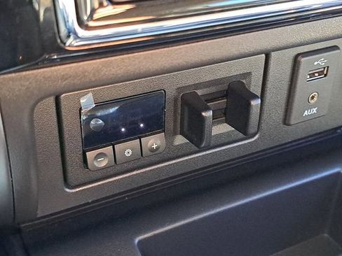 Used 2017 Nissan Titan Platinum Reserve image 25