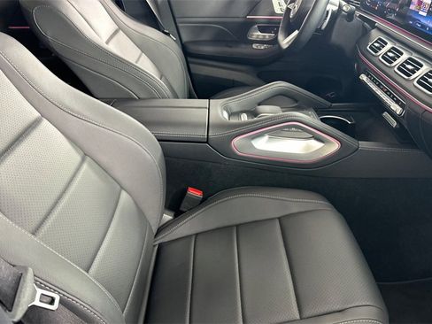 Used 2025 Mercedes-Benz GLS 450 4MATIC image 19