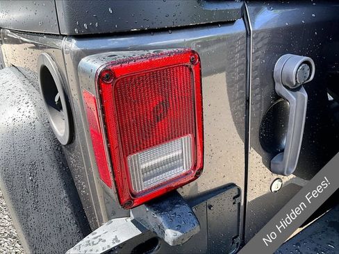 Used 2017 Jeep Wrangler Unlimited Sport w/ Quick Order Package 24S AWD/4WD image 26