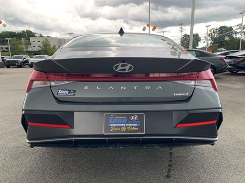 New 2025 Hyundai Elantra Limited image 12