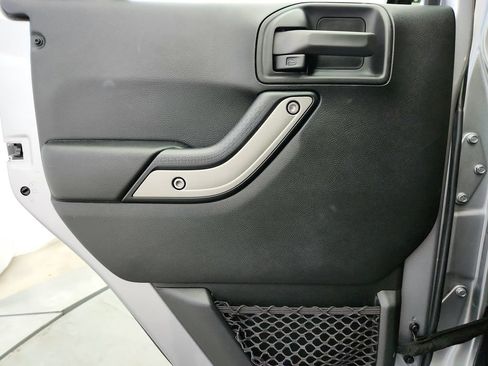 Used 2018 Jeep Wrangler Unlimited Sport S AWD/4WD image 19