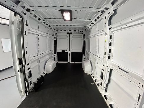 Used 2025 RAM ProMaster 2500 w/ Convenience Group FWD image 13