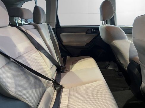 Used 2017 Subaru Forester 2.5i Premium image 16