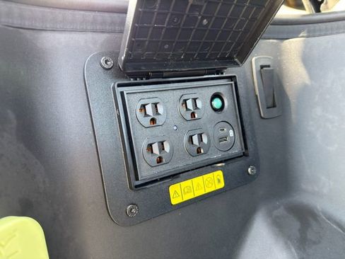 Used 2024 Ford F150 Lightning Lariat AWD/4WD image 18