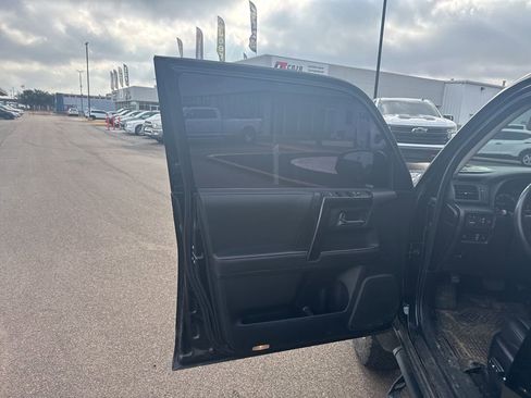 Used 2023 Toyota 4Runner TRD Off-Road Premium w/ Off Road Premium Plus Package image 15