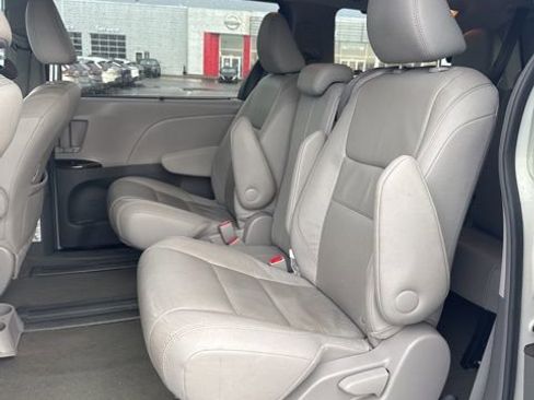 Used 2017 Toyota Sienna XLE w/ XLE Navigation Package image 10