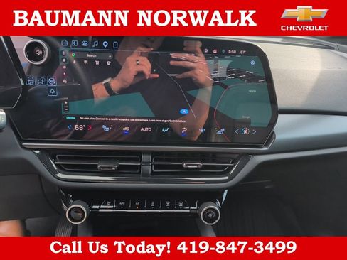 Used 2025 Chevrolet Equinox EV RS FWD image 22