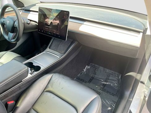 Used 2022 Tesla Model Y Long Range AWD/4WD image 30