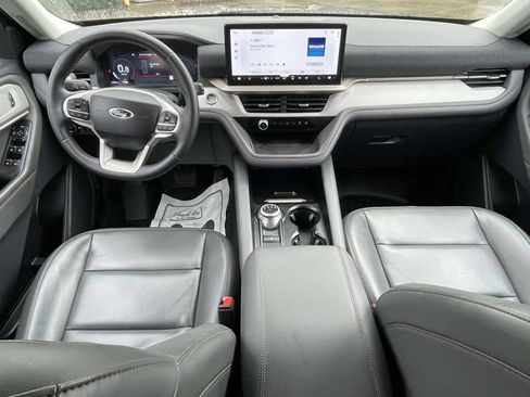 Used 2025 Ford Explorer Active w/ Active Comfort Package RWD image 11