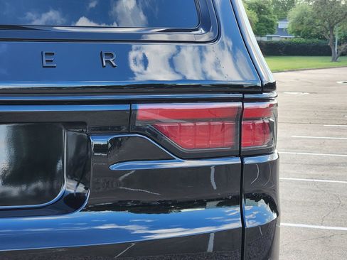 Used 2023 Jeep Wagoneer 2WD image 16