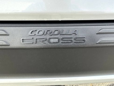 Used 2024 Toyota Corolla Cross XLE w/ Convenience Package FWD image 7
