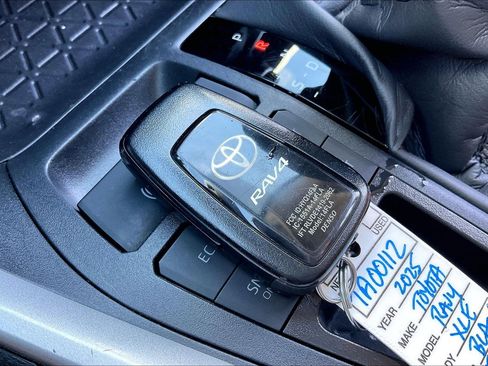 Used 2025 Toyota RAV4 XLE AWD/4WD image 14