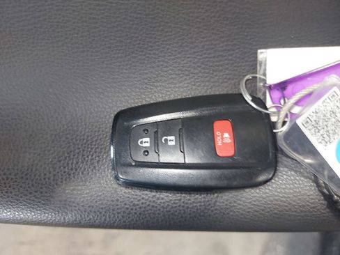 Used 2025 Toyota RAV4 XLE AWD/4WD image 34