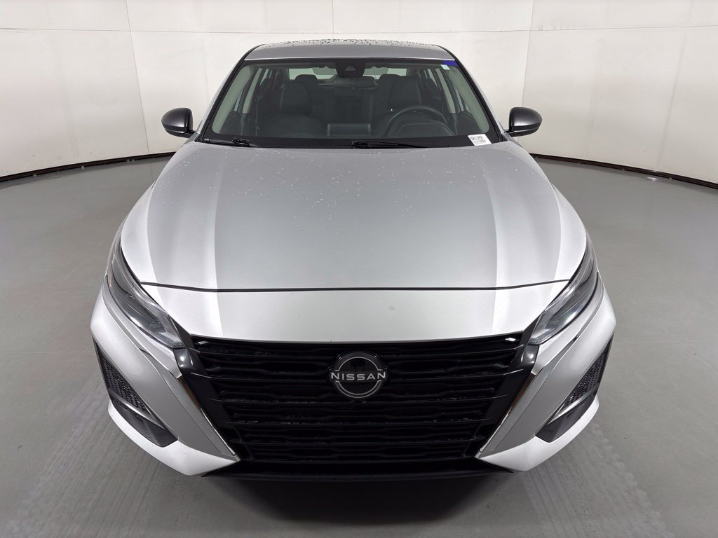 Used 2024 Nissan Altima 2.5 SV FWD image 3