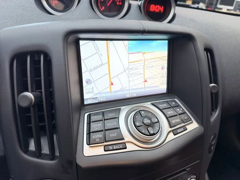 Used 2015 Nissan 370Z Touring RWD image 18
