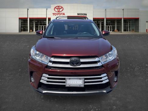 Certified 2018 Toyota Highlander XLE AWD/4WD image 2