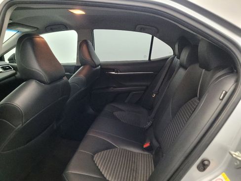 Used 2018 Toyota Camry SE FWD image 18