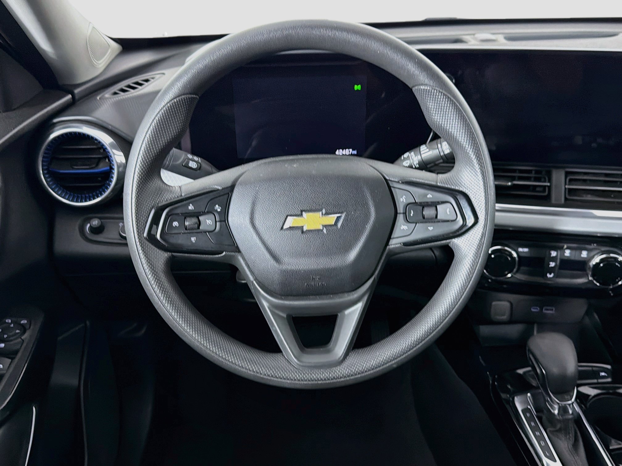 Used 2025 Chevrolet Trax LT FWD image 17