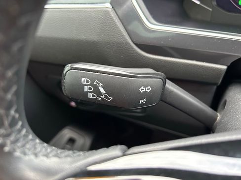 Used 2020 Volkswagen Tiguan SEL FWD image 23