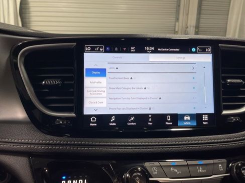 Used 2026 Chrysler Pacifica Limited FWD image 36