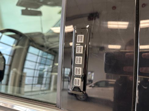 Used 2023 Ford F250 Lariat w/ Chrome Package image 9